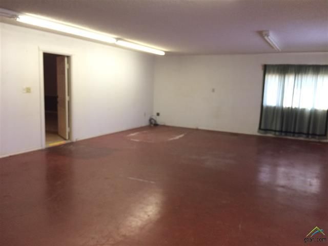 303 S Johnson St, Mineola, TX 75773